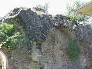 Ziama: Les arches de l'enceinte